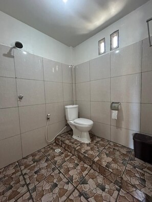 Deluxe Room | Hypo-allergenic bedding, free WiFi, bed sheets - Four-G Homestay (Labuan Bajo)