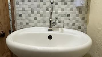 Standard Double Room | Bathroom