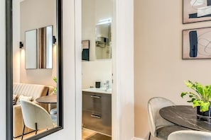 Apartment, 2 Bedrooms, Balcony, City View