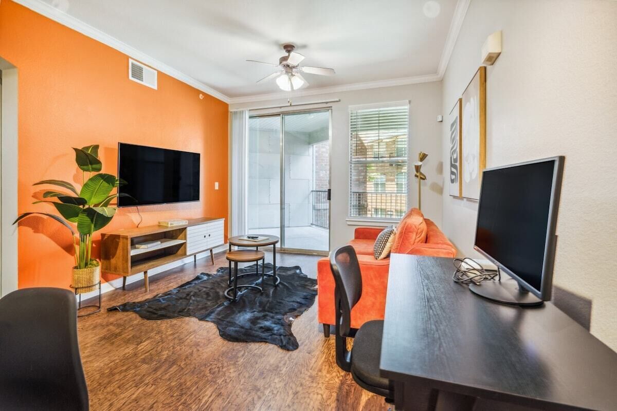 Modern Luxe Apt w/ pool and Pet-Friendly Haven