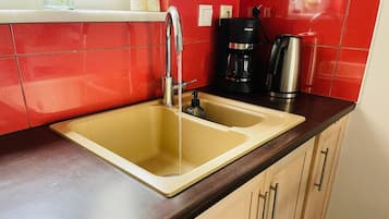 Loft, 1 Bedroom, Balcony, City View | Private kitchen