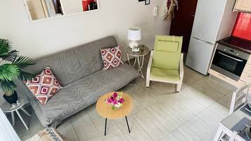Loft, 1 Bedroom, Balcony, City View | Living area
