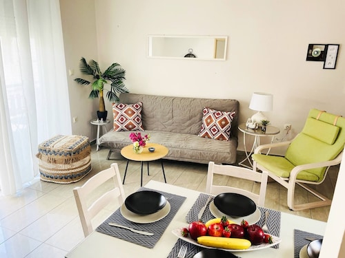 Cozy Nest - 2min To Beach, 6min Walk To