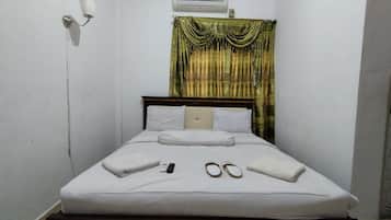 Economy Double Room | Bed sheets