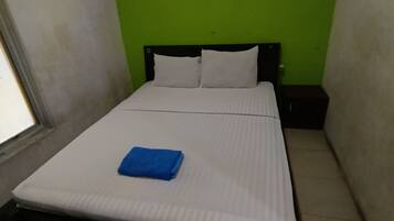 Basic Double Room | Free WiFi, bed sheets