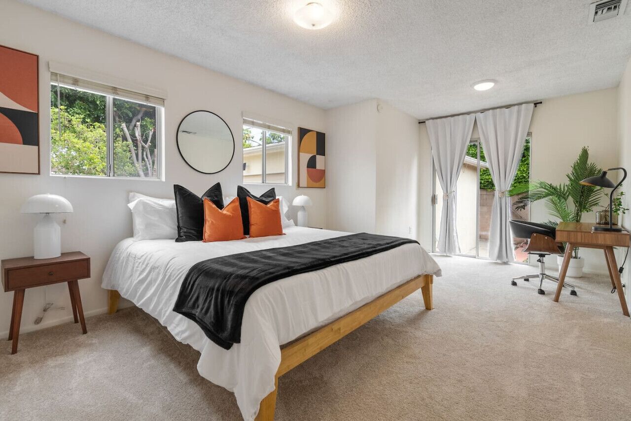 3 bedrooms, desk, iron/ironing board, travel cot