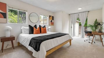 3 bedrooms, desk, iron/ironing board, travel cot