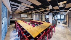 A modern conference room with a long wooden table, red chairs, and a black and white patterned ceiling. - Ahg Atlas Hotel Taksim (Istanbul)