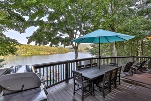 Outdoor dining - Lakefront Innisfree | Blue Ridge, GA (Blue Ridge)