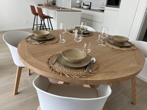 Appartement, 2 slaapkamers, terras, uitzicht op tuin | Dineren