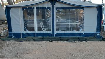 Dormitorio compartido, 1 habitación, fumadores, patio | Fachada del alojamiento