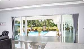 حمام سباحة