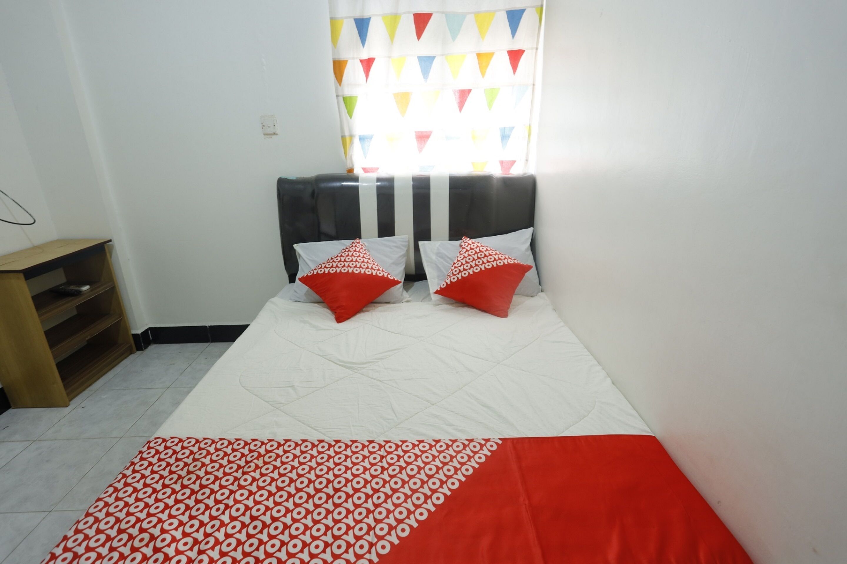 standard double room | desk, laptop workspace, free wifi, bed sheets