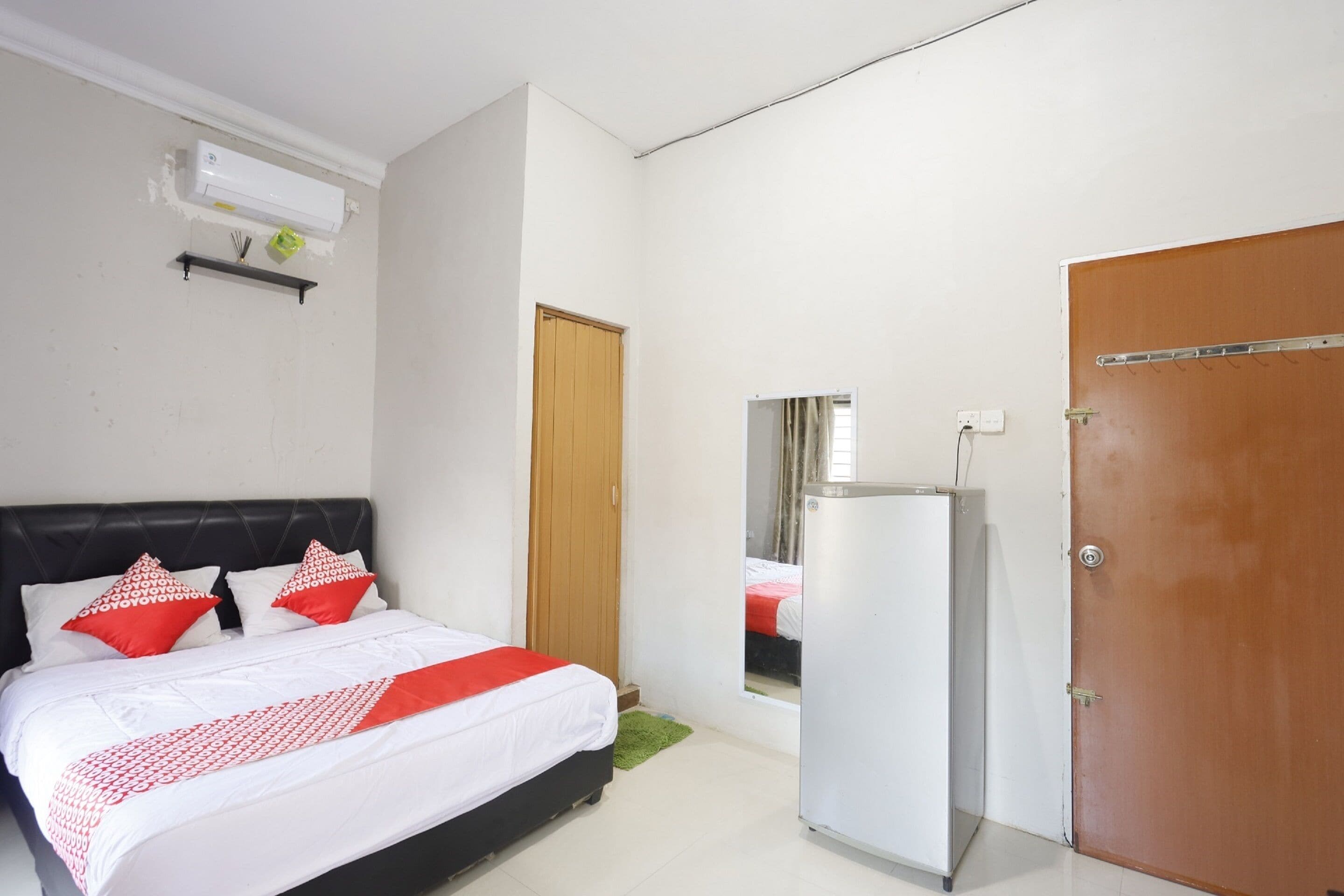 standard double room | desk, laptop workspace, free wifi, bed sheets