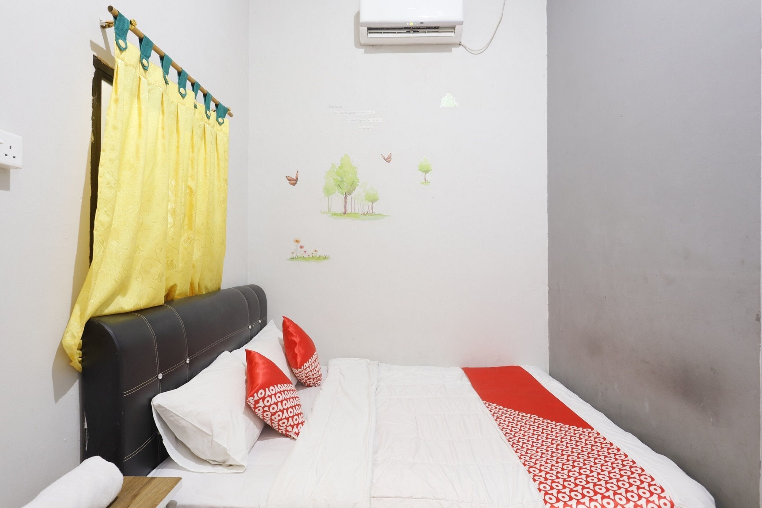 standard double room | desk, laptop workspace, free wifi, bed sheets