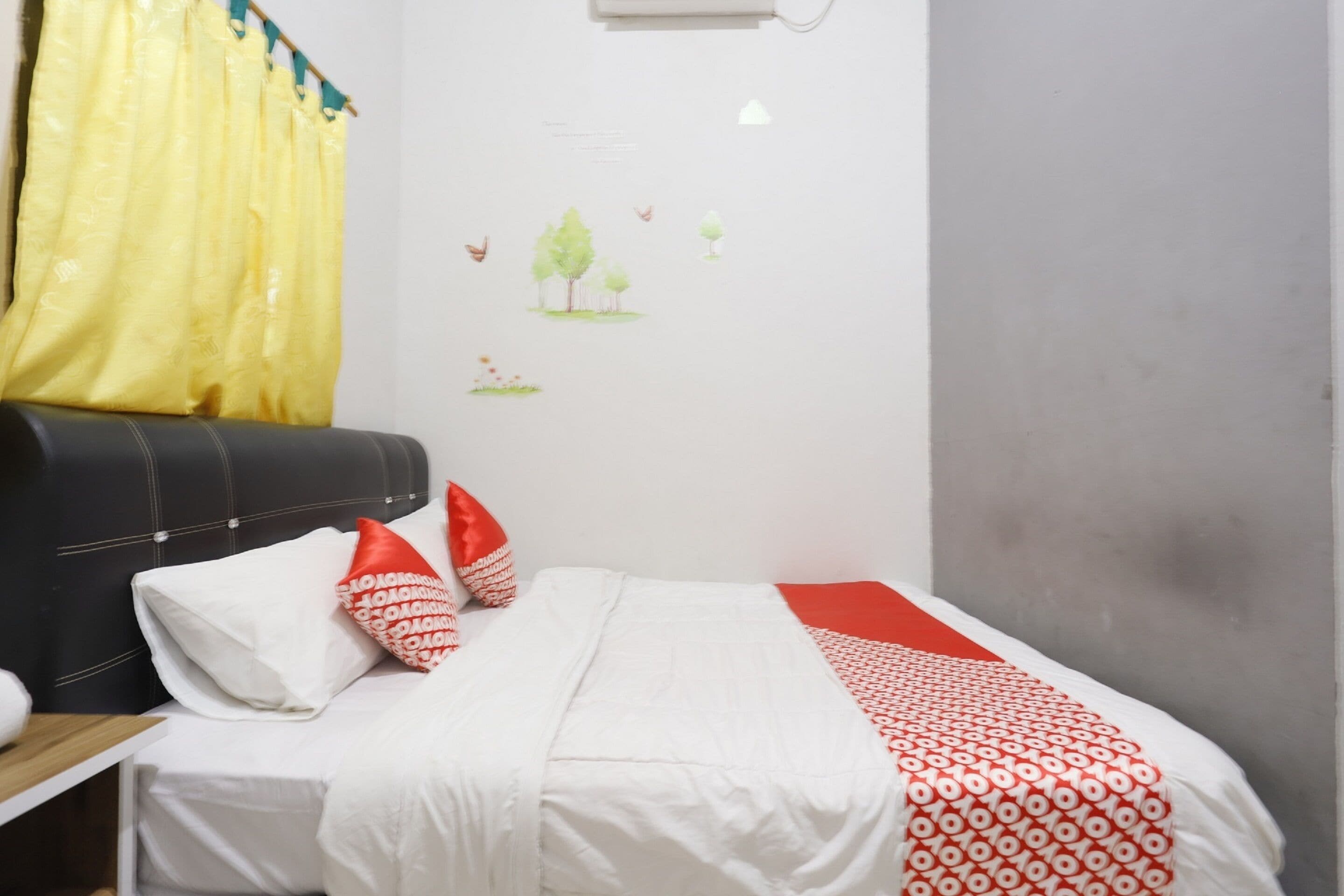 standard double room | desk, laptop workspace, free wifi, bed sheets