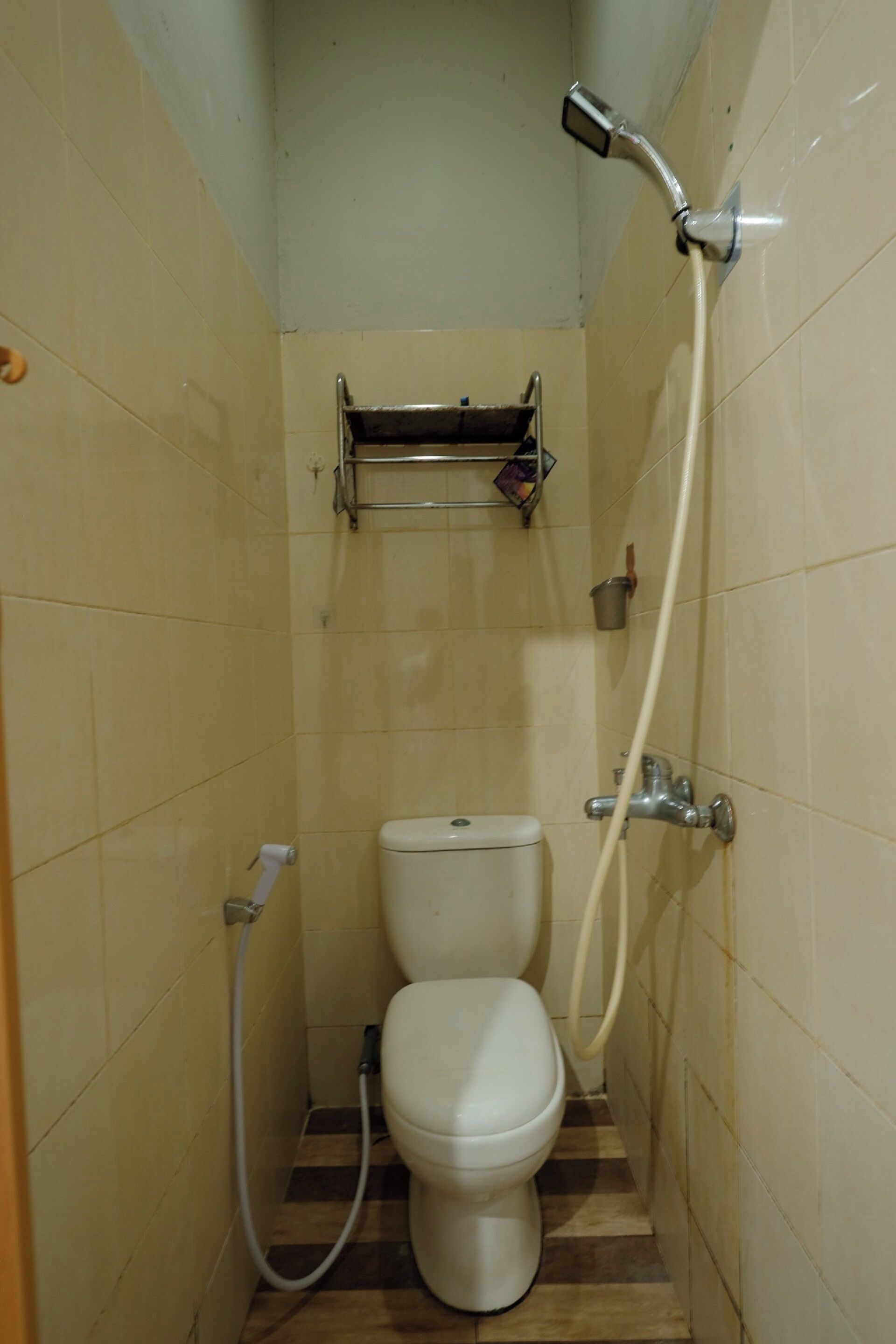 standard double room | bathroom | shower, towels