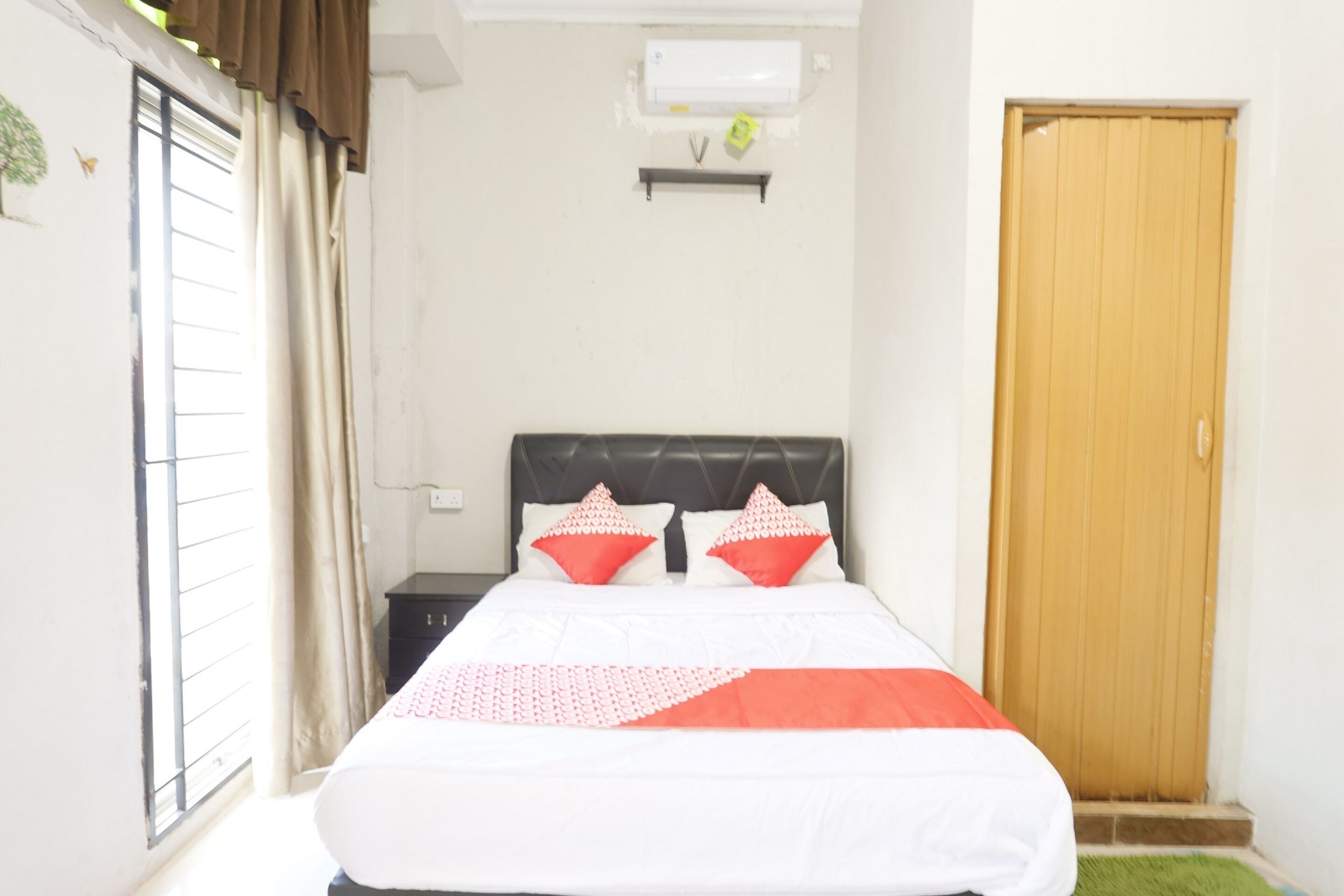 standard double room | desk, laptop workspace, free wifi, bed sheets