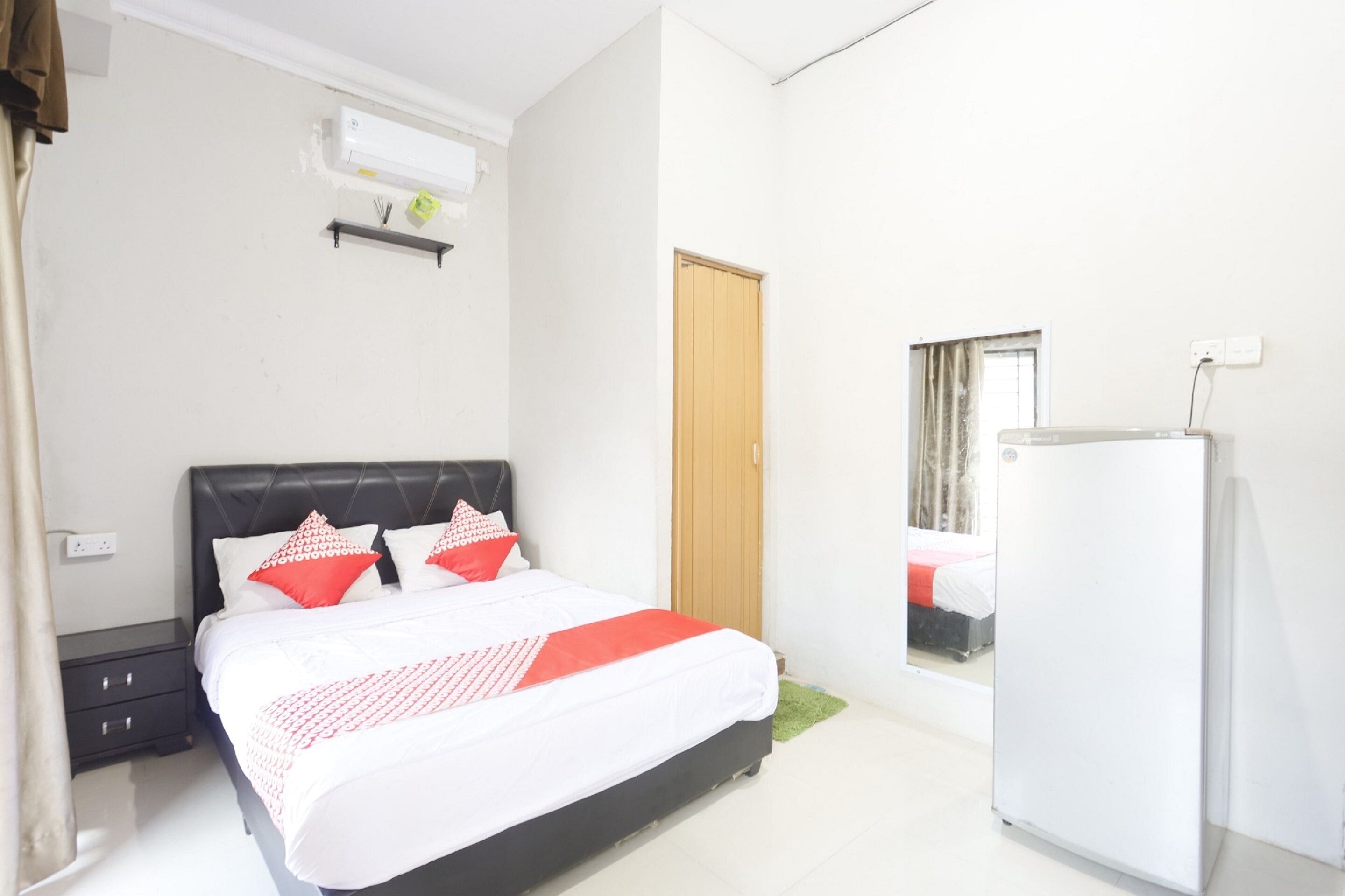 standard double room | desk, laptop workspace, free wifi, bed sheets