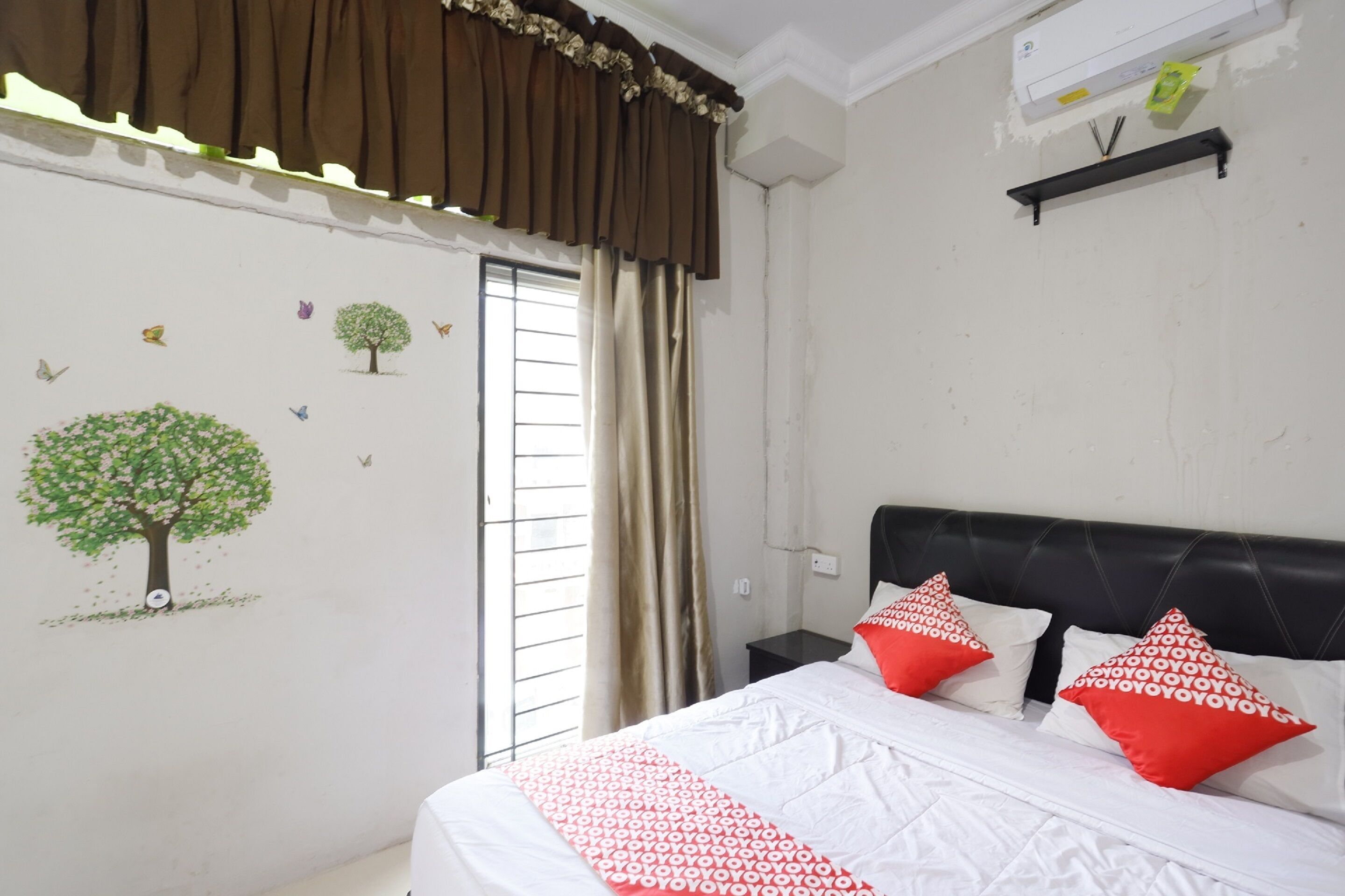standard double room | desk, laptop workspace, free wifi, bed sheets