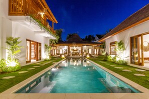 Outdoor pool, sun loungers