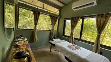 Couples treatment rooms, deep-tissue massages, Swedish massages