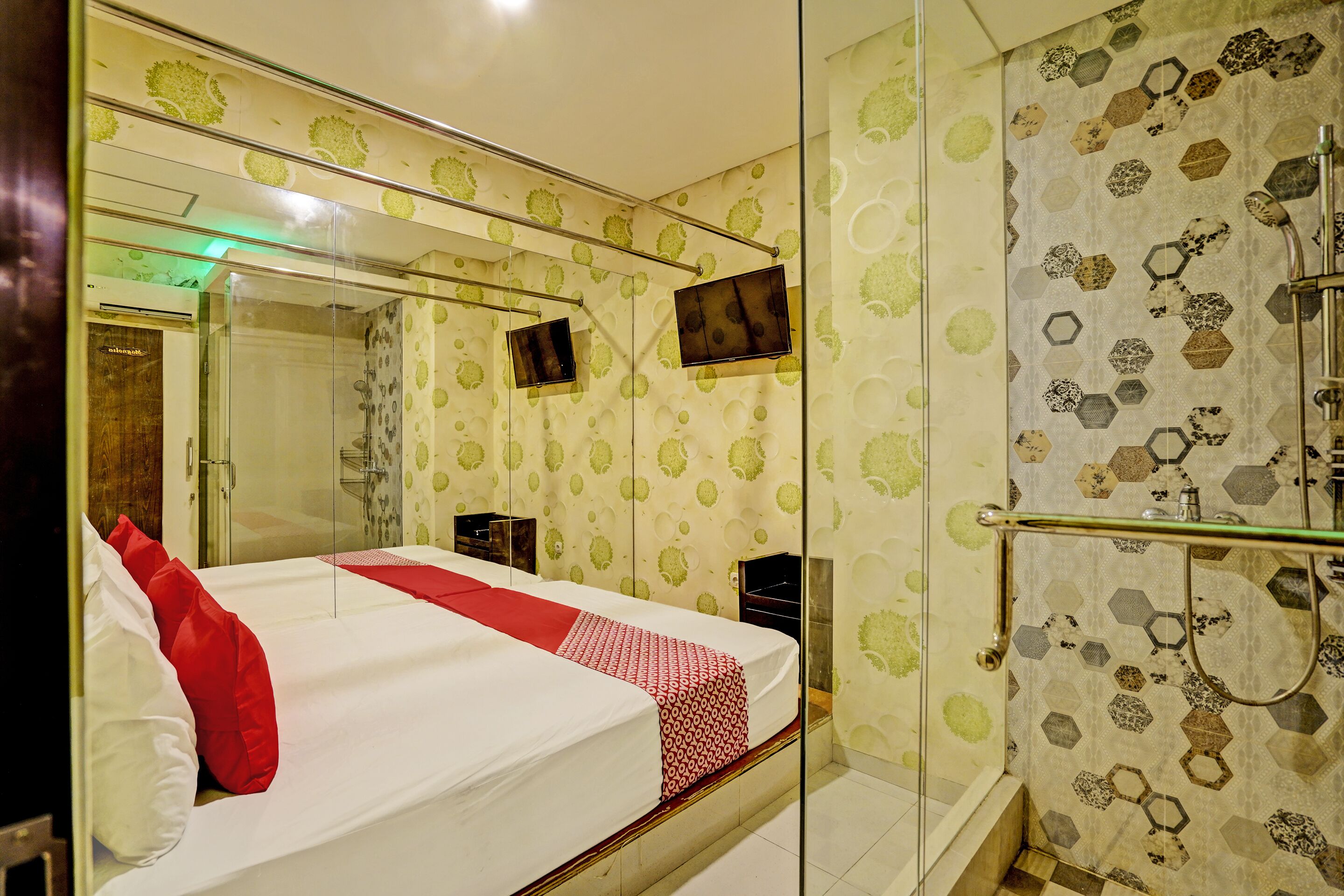 Standard Double Room | Desk, laptop workspace, travel cot, free WiFi