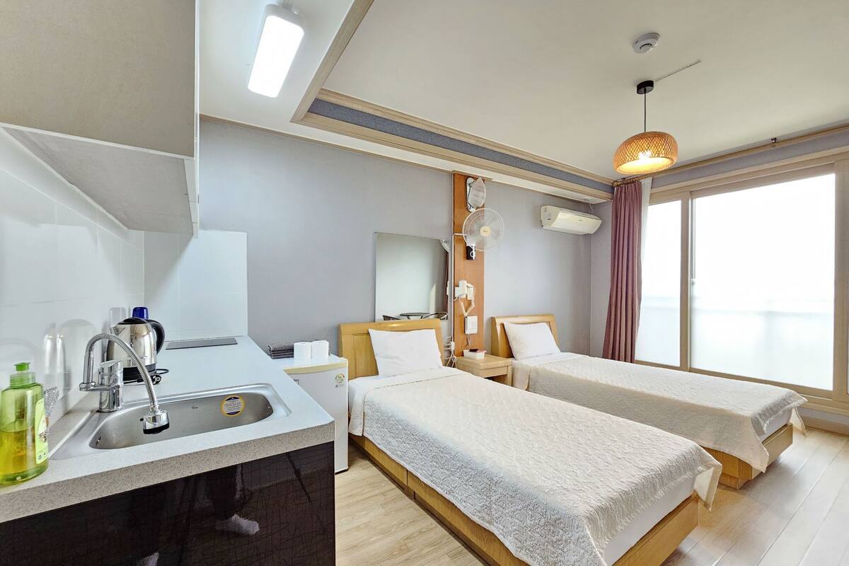 シングルルーム (2 Single Beds) | WiFi (無料)、ベッドシーツ