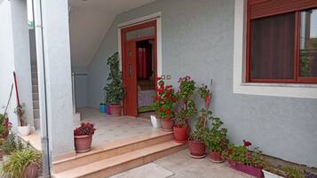 Apartment, 1 Bedroom, Accessible, Smoking | Exterior