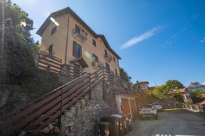 Familielejlighed - flere soveværelser - ved bjerg (Charming Magognino Stresa Hills Lake) | Udendørsområde