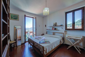 Appartamento familiare, 1 camera da letto, lato montagna (Charming Magognino Stresa Hills Lake) | 1 camera, Wi-Fi (a pagamento), lenzuola