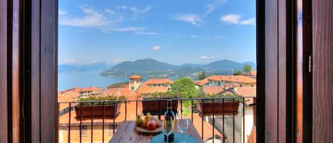 Familienapartment, Mehrere Schlafzimmer, Bergseite (Charming Magognino Stresa Hills Lake) | Balkon