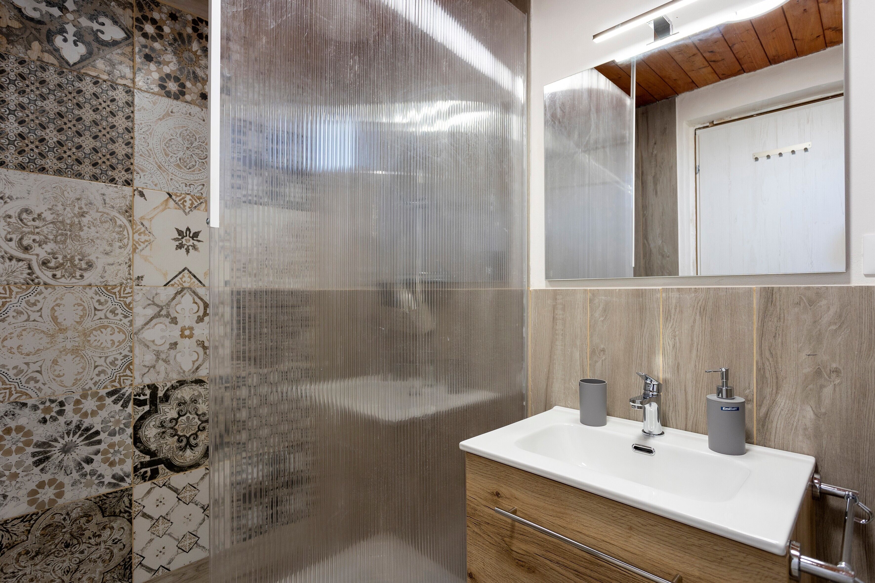 Ducha, secador de pelo, toallas