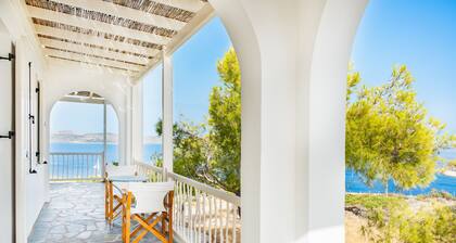 Holiday Home 'Gaia Seaview Residence Irakleia' with Sea View, Wi-Fi and Air Conditioning
