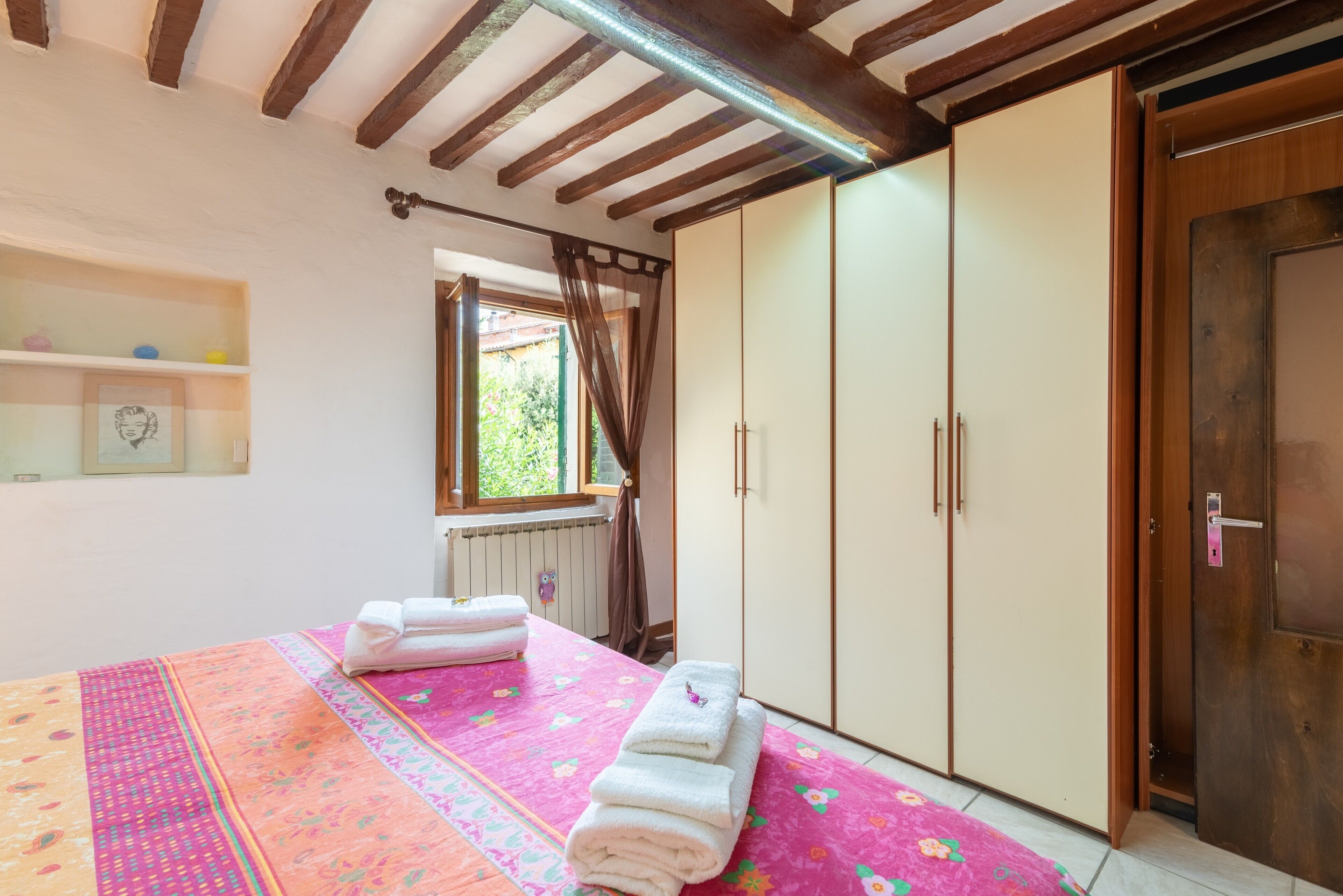 1 chambre, fer et planche à repasser, Wi-Fi gratuit, draps fournis