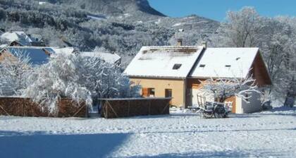 Holiday Apartment with Lake and Mountain View