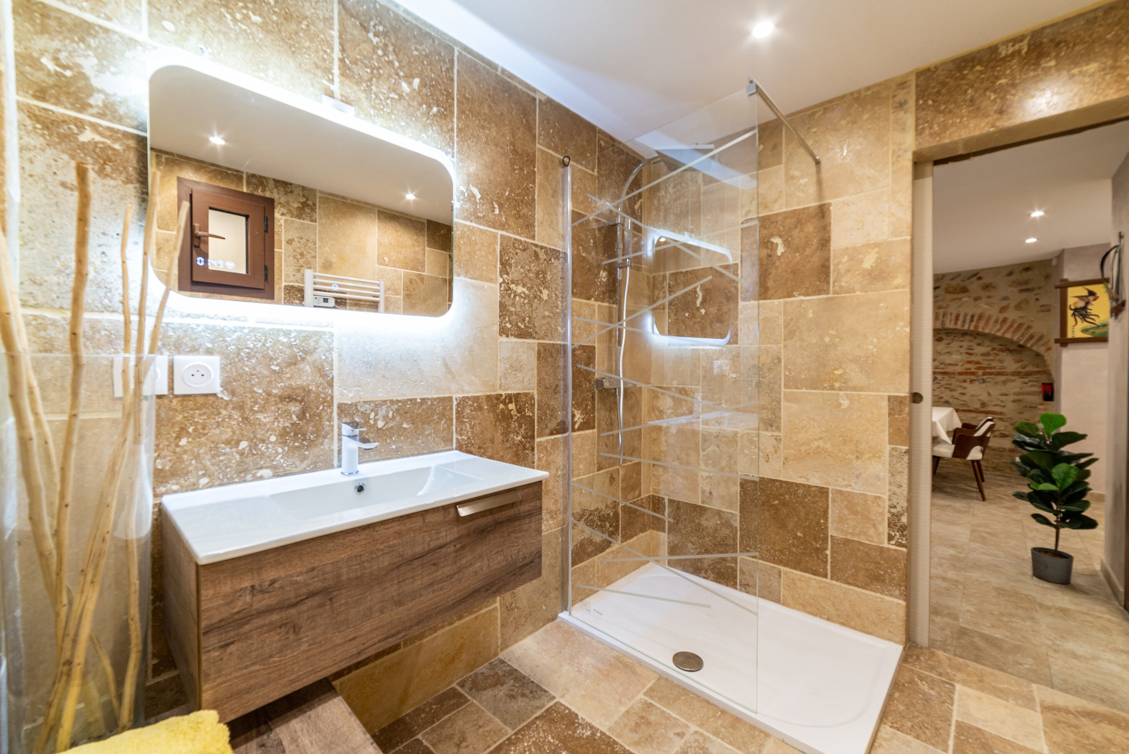 Dusch, hårtork och handdukar