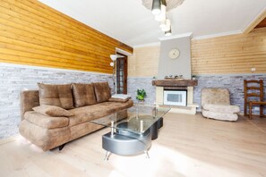 TV, fireplace, ping pong