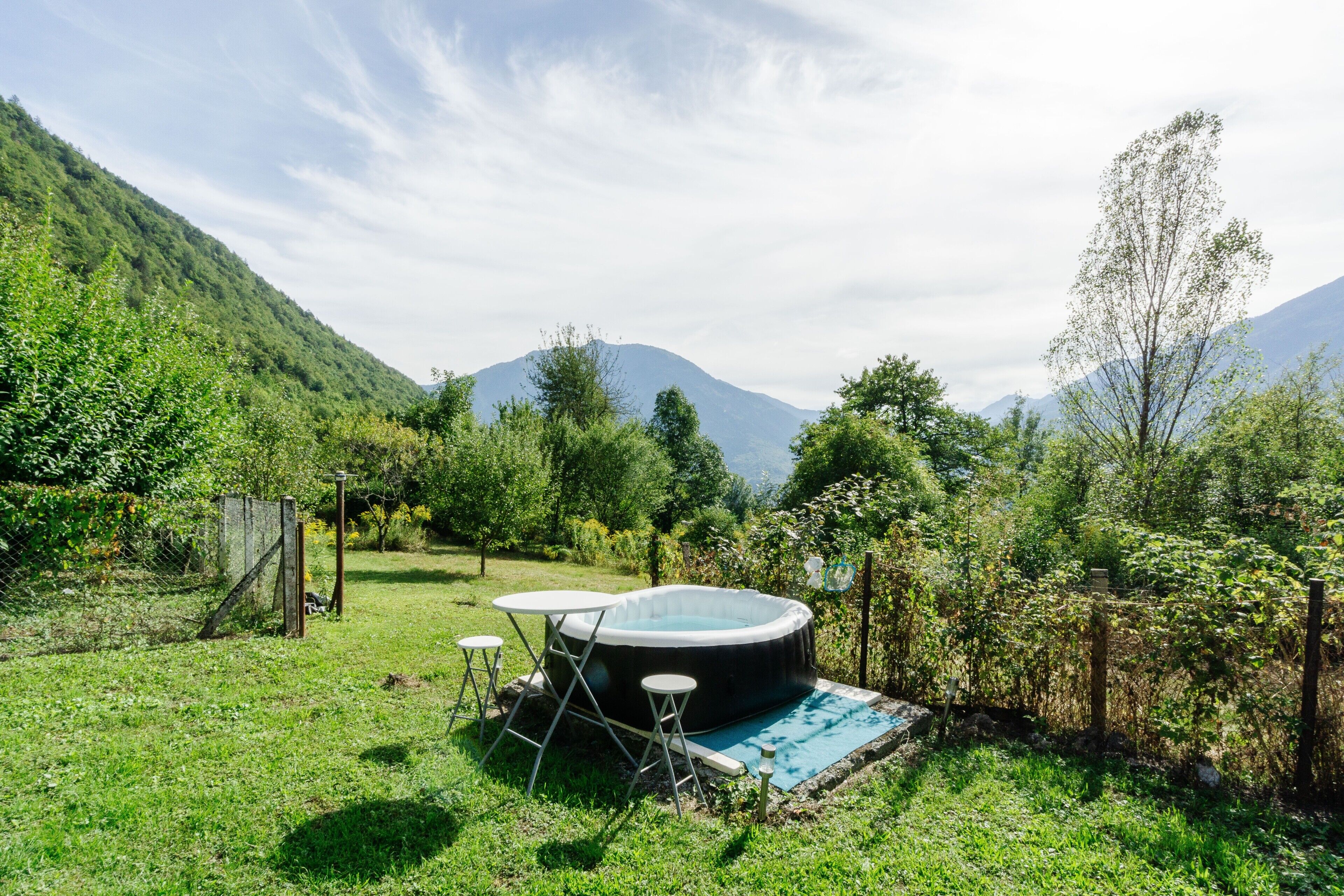 Bañera de hidromasaje al aire libre