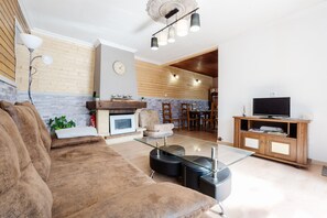 TV, fireplace, ping pong