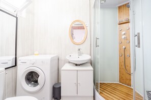 Dusche, Haartrockner, Handtücher