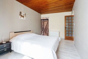 1 bedroom, iron/ironing board, free WiFi - Apartment "Gîte Zen Attitude" with Mountain View, Private Whirlpool & Wi-Fi (Saint-Martin-sur-la-Chambre)