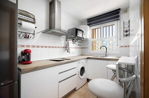 Refrigerador, microondas, horno, placa de cocina