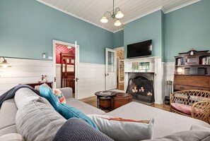 Smart TV, books, streaming services - Rustic charm in the heart of spa country (Daylesford)