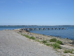 Beach nearby - Holiday Home 'Maison Vacances Mer' with Lake View and Private Terrace (Bages)