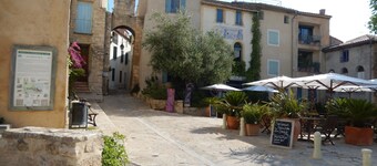 Holiday Home 'Maison Vacances Mer' with Lake View and Private Terrace