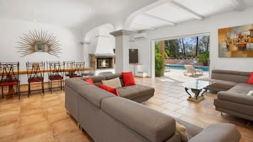 Fernseher, Kamin, Videospiele