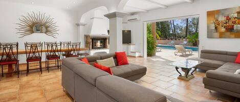 TV, fireplace, video games