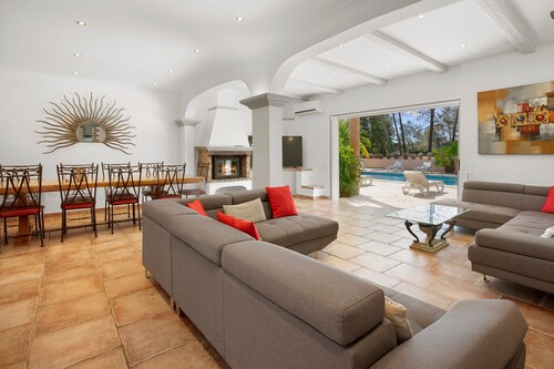 Villa "Venica" entre Cannes et St Tropez avec piscine