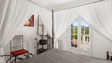 10 bedrooms, free WiFi, bed sheets